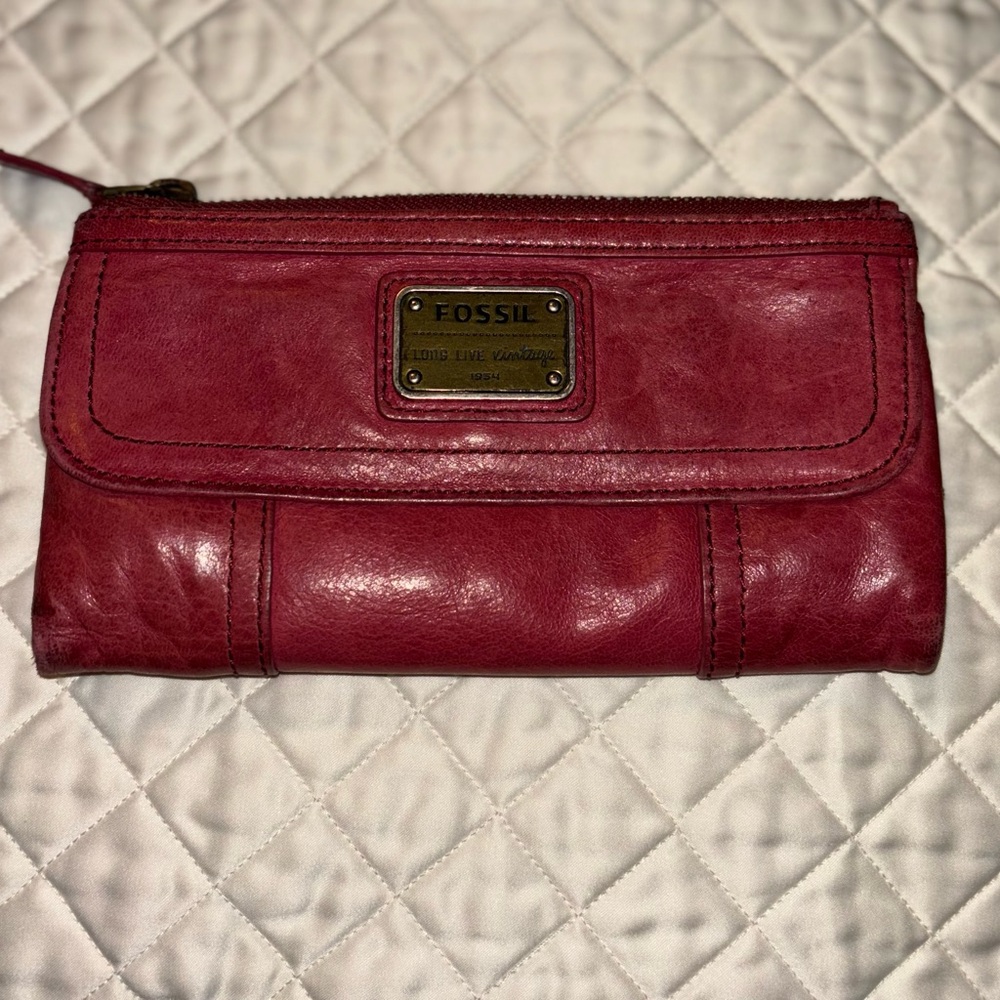 Fossil Long Live Vintage 1954 Red Lamb Hide Leather Top Zip Wallet